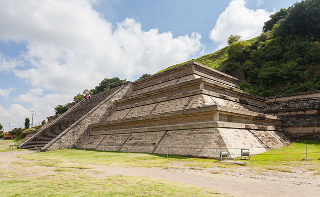 640px-Gran_Pirámide_de_Cholula,_Puebla,_México,_2013-10-12,_DD_14